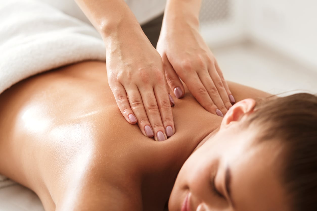 Healingsmassage er en helkropsmassage, der omfatter omhyggelig pleje af hele kroppen